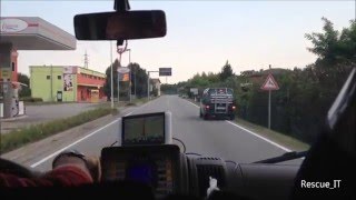 [on board] Ambulanza 118 in emergenza (wail)