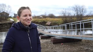 Жительница свердловского села организовала строительство моста за 10 000 рублей