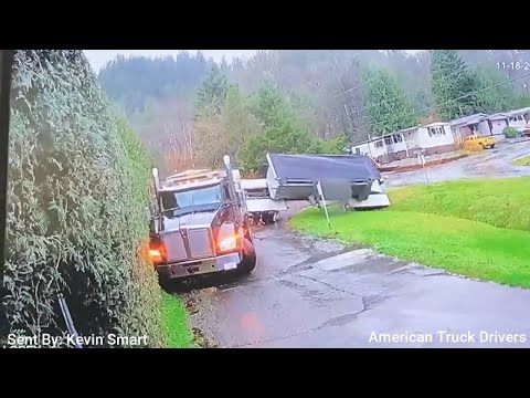 How does this guy have a commercial license?! | Truck falls while taking a turn