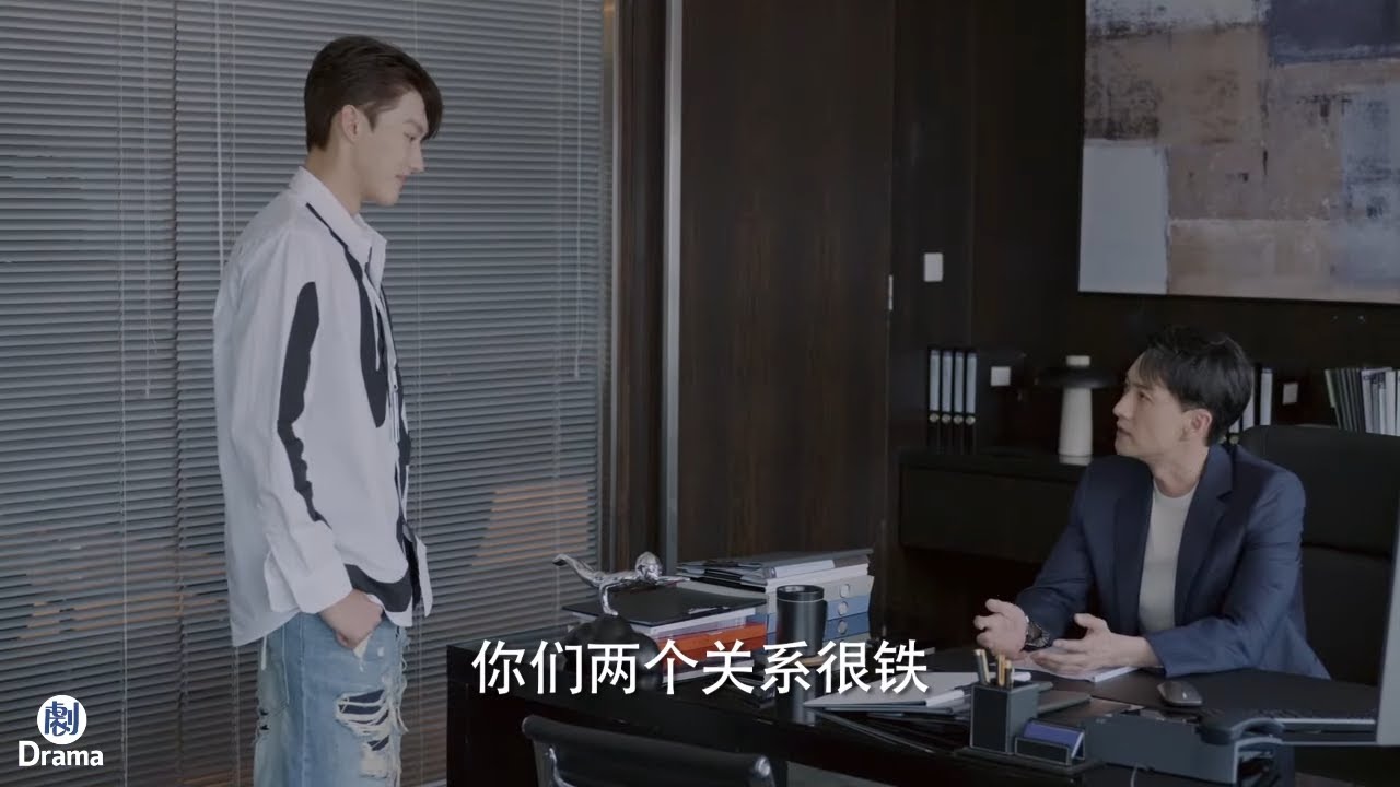 老板覺得實習生吊兒郎當想辭退，卻不知他身份大有來頭，下秒當大佛供著