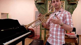 Beginner Trumpet: How to hold the trumpet