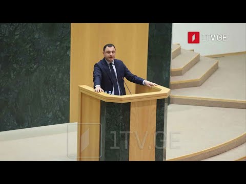 განათლების მინისტრი პარლამენტში