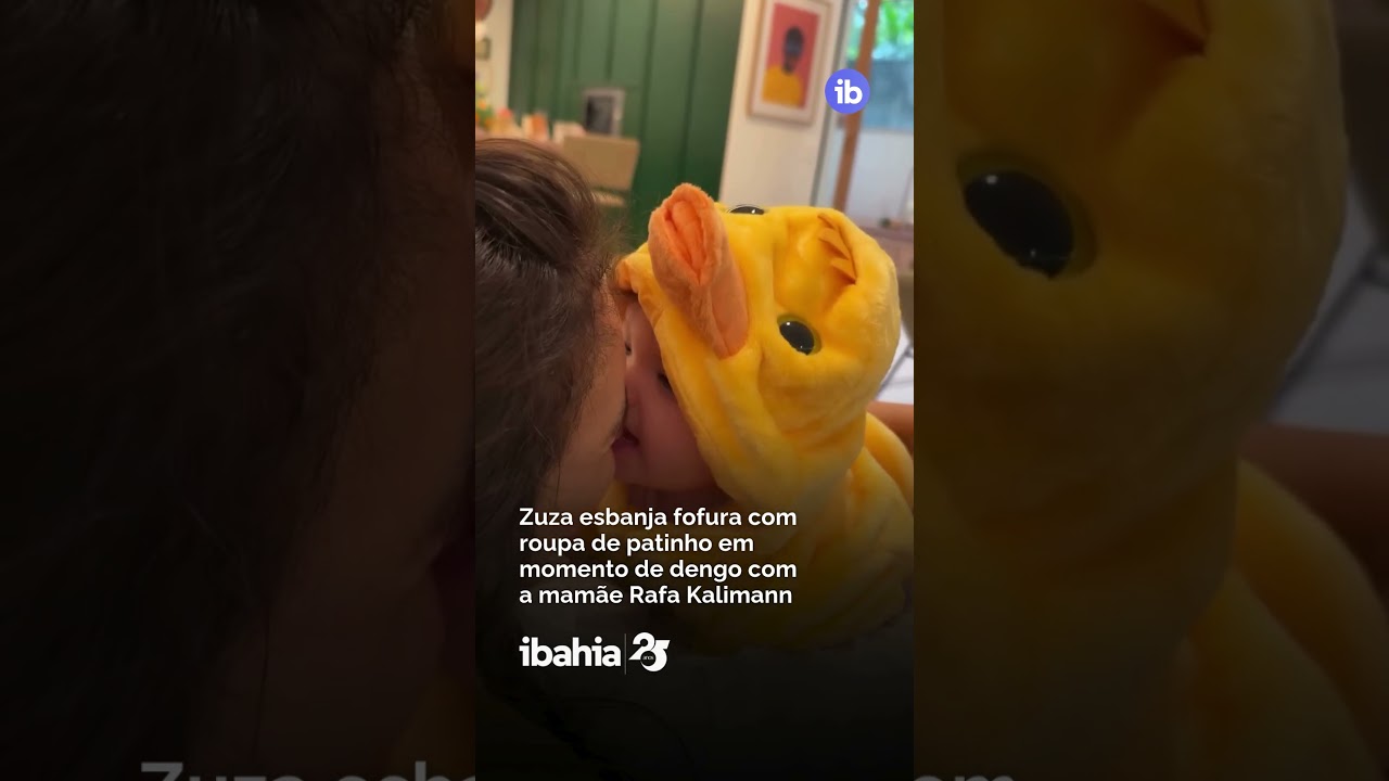 Zuza esbanja fofura com roupa de patinho em momento de dengo com a mamãe Rafa Kalimann 