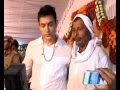 Aamir attends rickshaw driver's son's wedding