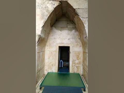 В долината на Тракийските царе/ Могила Хелвеция - YouTube