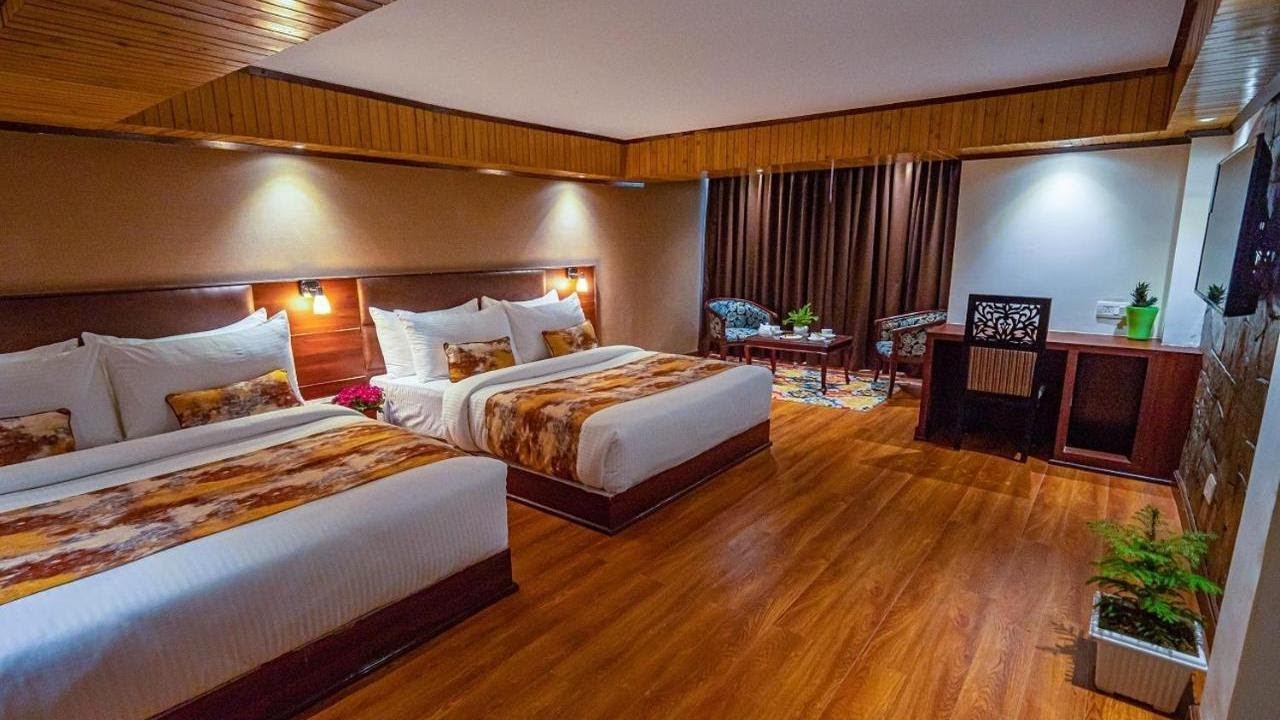 Sumi Yashshree Hotels & Resorts | Sumitel Darjeeling Hotel and Room review  | Hotel Near Mall Road - YouTube