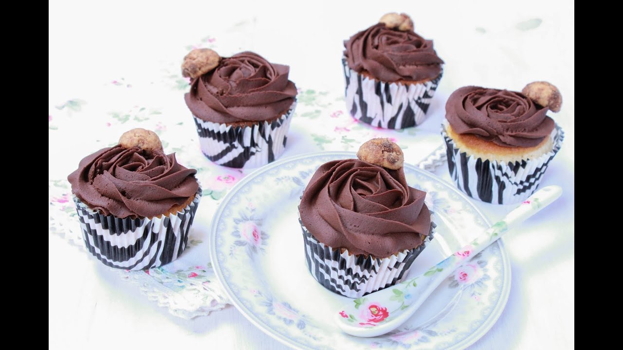 كب كيك الشوكولاتة -كيكة الشوكولاتة-مادلين بالشكلاط إسفنجي رائع