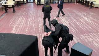 ШОК! ОМОН на свадьбе! СПЕЦНАЗ ворвался на праздник в Москве! Ведущий - Антон Поляков ШОК! ОМОН на свадьбе! СПЕЦНАЗ ворвался на праздник в Москве! Ведущий - Антон Поляков