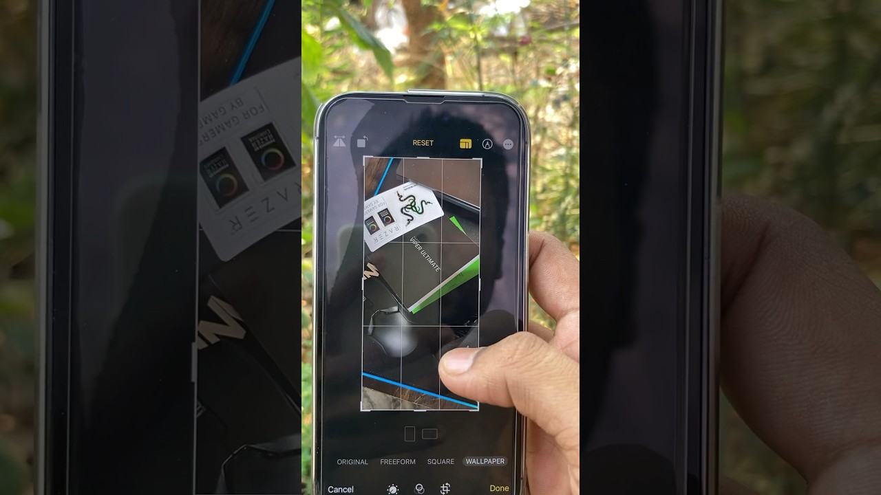 How to make a picture fit as a wallpaper on your iPhone 
