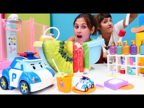 Araba oyunları! Ayşe ve Ümit - Oto yıkamada su borusu patlamış! Robocar Poli ile videoları