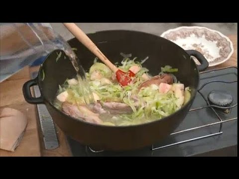 Video: Hur Man Lagar Traditionell Kålsoppa?