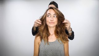 ⁣How To Achieve Chestnut Highlights Using a Teasing and Balayagé Hair Color Technique