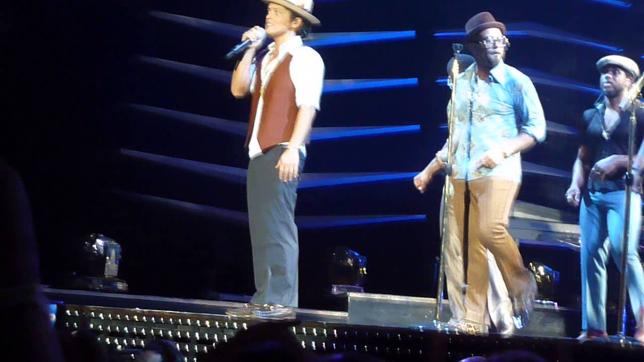 Bruno Mars Moonshine Jungle Tour- Pick up lines with Nicole Scherzinger