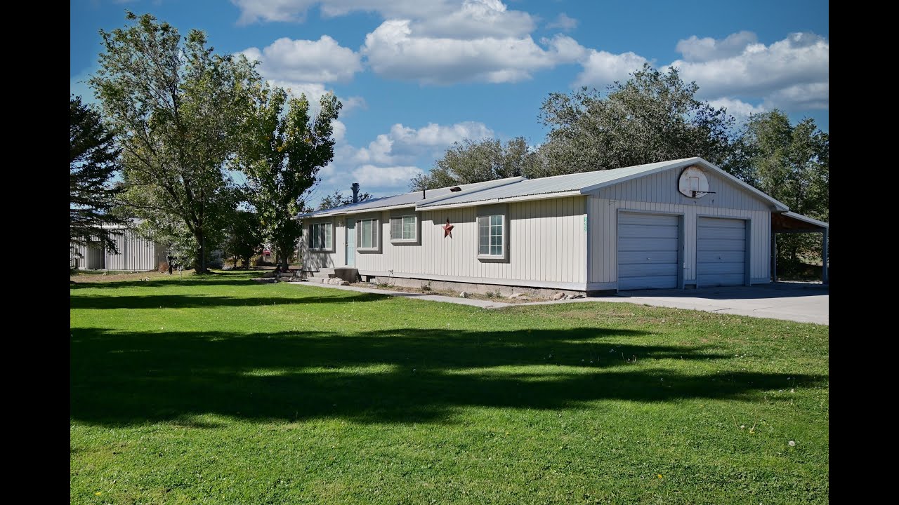 Enjoy Country Living with this 4bedroom, 2bath, 2,128 square ft Home