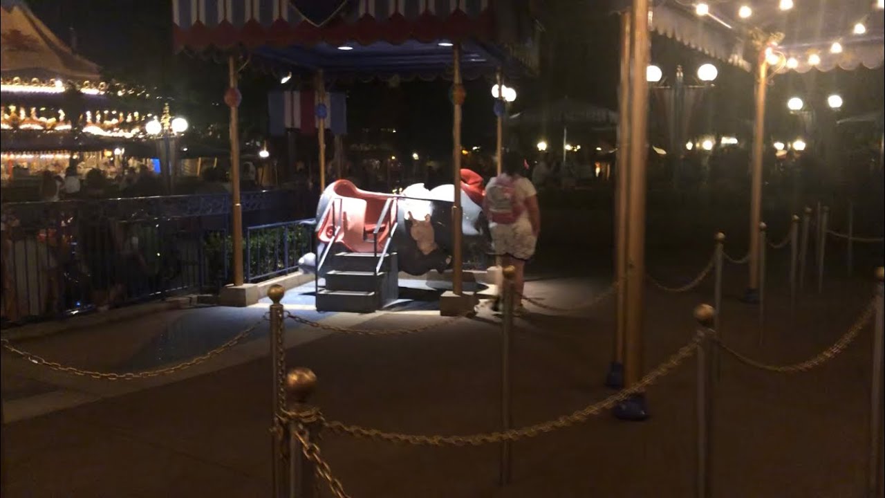 Dumbo The Flying Elephant (Disneyland) - Queue Walkthrough - YouTube