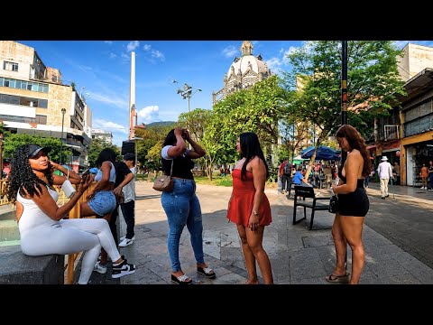 Tour por plaza Botero y la Veracruz Medellín co 