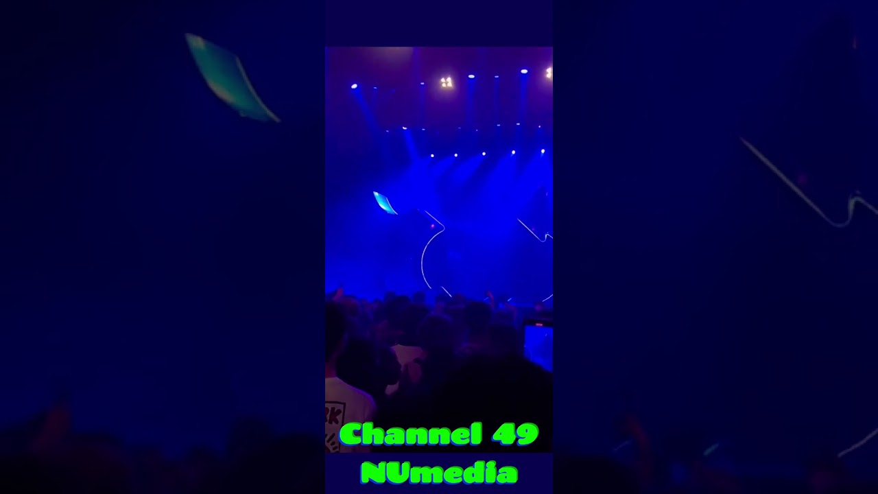 Steve Lacy smashes fan’s camera on stage after the camera was thrown at
