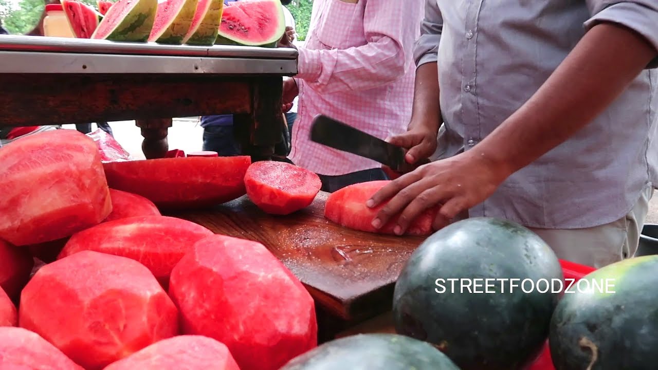 Most Popular Watermelon Vendor in Hyderabad | #watermeloncutting | #fruitninja | Mint Compound | Street Food Zone
