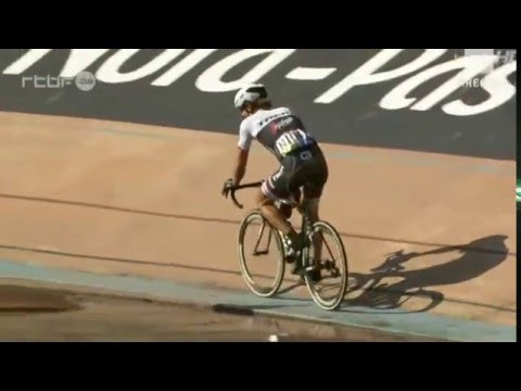 Chute de Cancellara au vélodrome de Roubaix (2016)