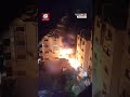 حريق في موقع غارة إسرائيلية استهدفت شقة سكنية في منطقة اليرموك وسط مدينة غزة