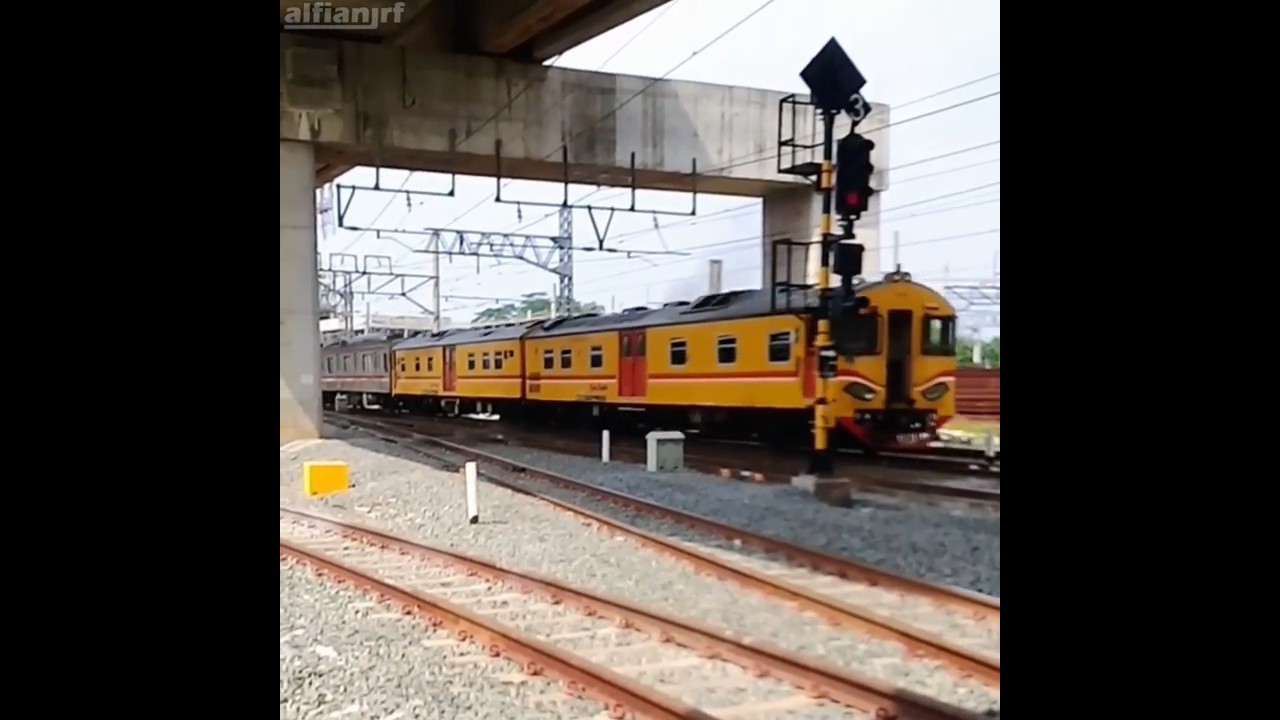 NR Djoko Tingkir bawa KRL