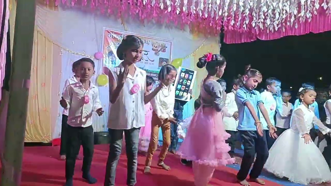 मोबाईल डान्स.... सांस्कृतिक कार्यक्रम... जिल्हा परिषद शाळा तरोडा 