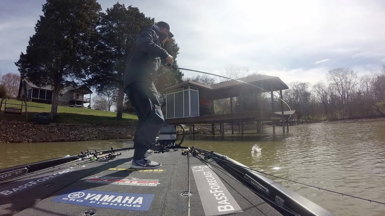 BASSMASTERS Classic day 2! Trying to make a COMEBACK - YouTube