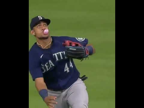 Julio Rodríguez’s bubble gum catch 😂