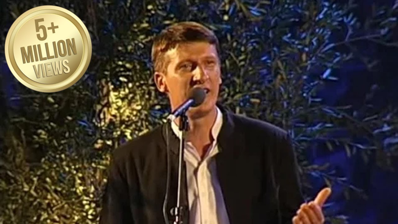在 YouTube 上观看 Croatio, iz duše te ljubim | Tomislav Bralić i klapa Intrade | Poljud Live