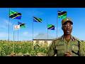 POLISI WAMTAFUTA ALIYEPANDISHA BENDERA ZINAZOFANANA NA BENDERA YA TANZANIA UZINDUZI WA MAPENZI 
