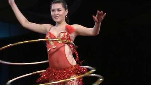 Vietnam Circus - Lắc Vòng trên trống - Hải Yến