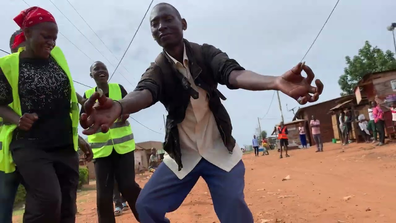 A MOMENT OF CRAZINESS ON THE STREETS WITH THE GOSPEL DANCERS 