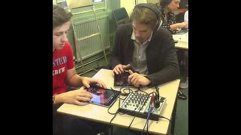 2 iKaossilators Syncing With WIST