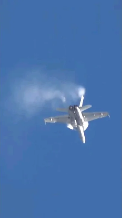 F/A-18FスーパーホーネットのめちゃくちゃキツそうなマイナスG機動！パイロットと機体は無事か！？Negative G Maneuver