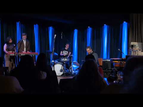 Putar Move Right On - Charlie Hunter