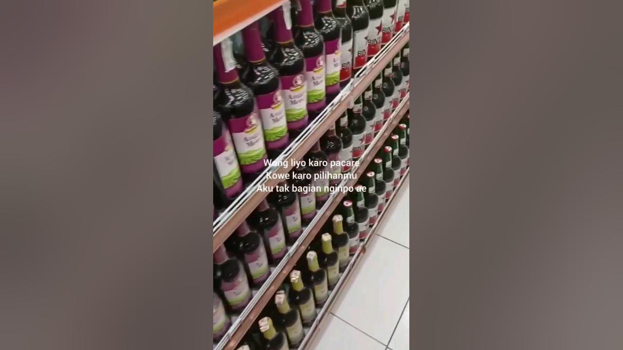 gak bahaya tah || Anggur merah cap orang tua #anggurmerah #orangtua #alkohol #vodka gak bahaya tah || Anggur merah cap orang tua #anggurmerah #orangtua #alkohol #vodka