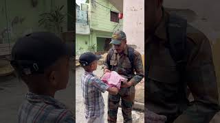 फौजी ने दिये बच्चे को पैसे 💔🥺😱#army #trending #indianarmy #emotional #armylover #shoot Bigaarmy11