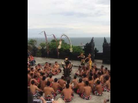 تصویری: راهنمای رقص Pura Luhur Uluwatu's Kecak &، بالی