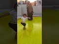 عمر فرقع البالونة لما جلس عليها