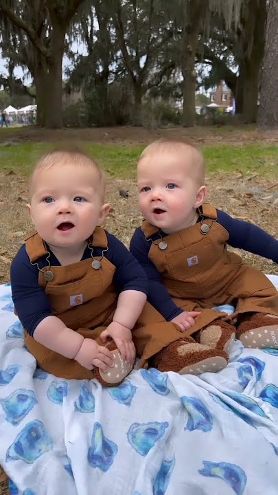 😃 bayi laki-laki kembar yang lucu 😃 | #shorts #cute #twins #baby #viral #ytshorts