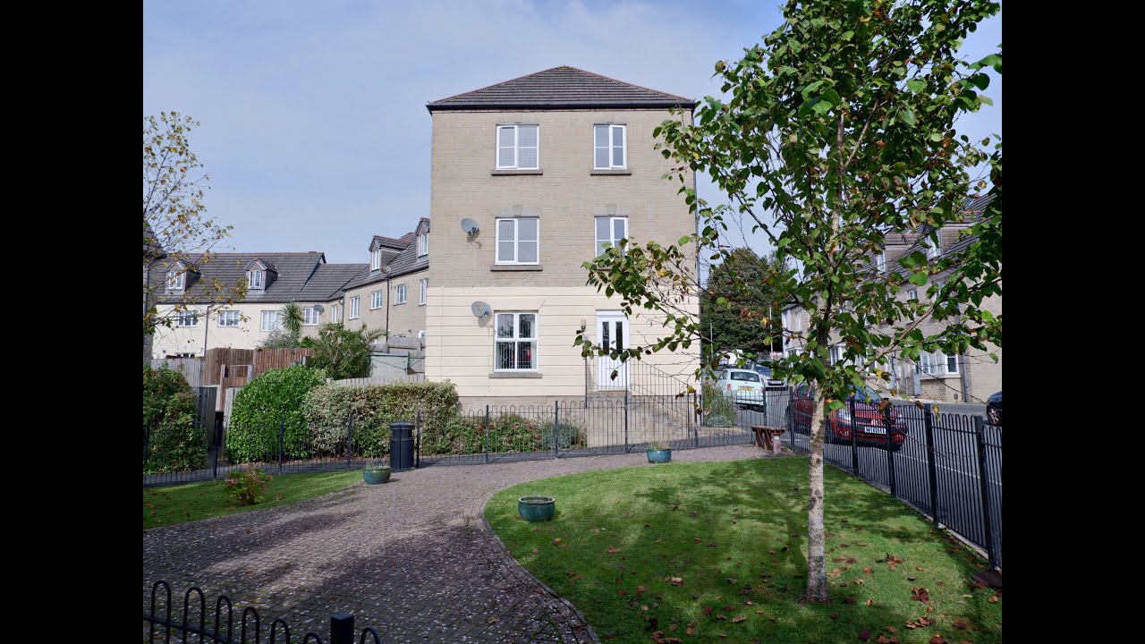 Triumphal Crescent, Woodford, Plympton YouTube