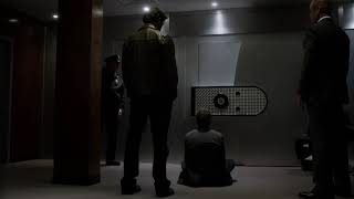 Шерлок Холмс  и Джоан Ватсон находятся в хранилище 1х10 сериал "Элементарно"