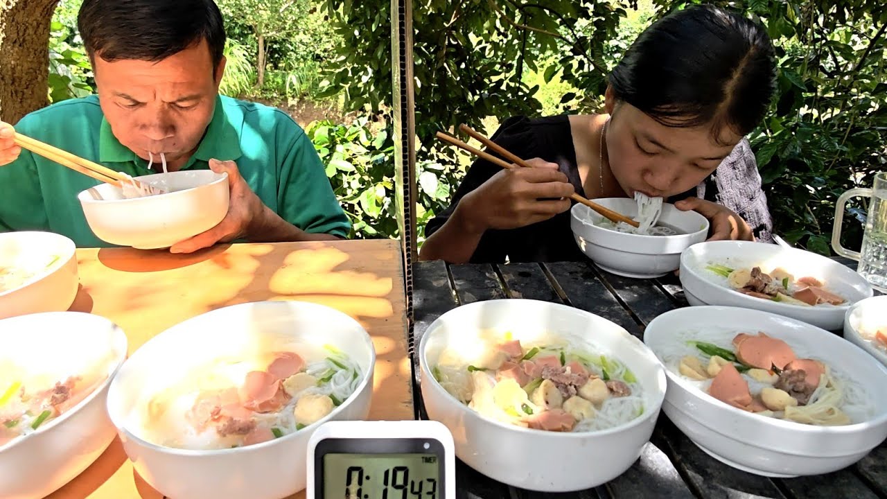 Em Thảo Tuyên Chiến Với Ông Hặc Bằng 10 Bát Phở Bò l Trận Chiến Đỉnh Cao