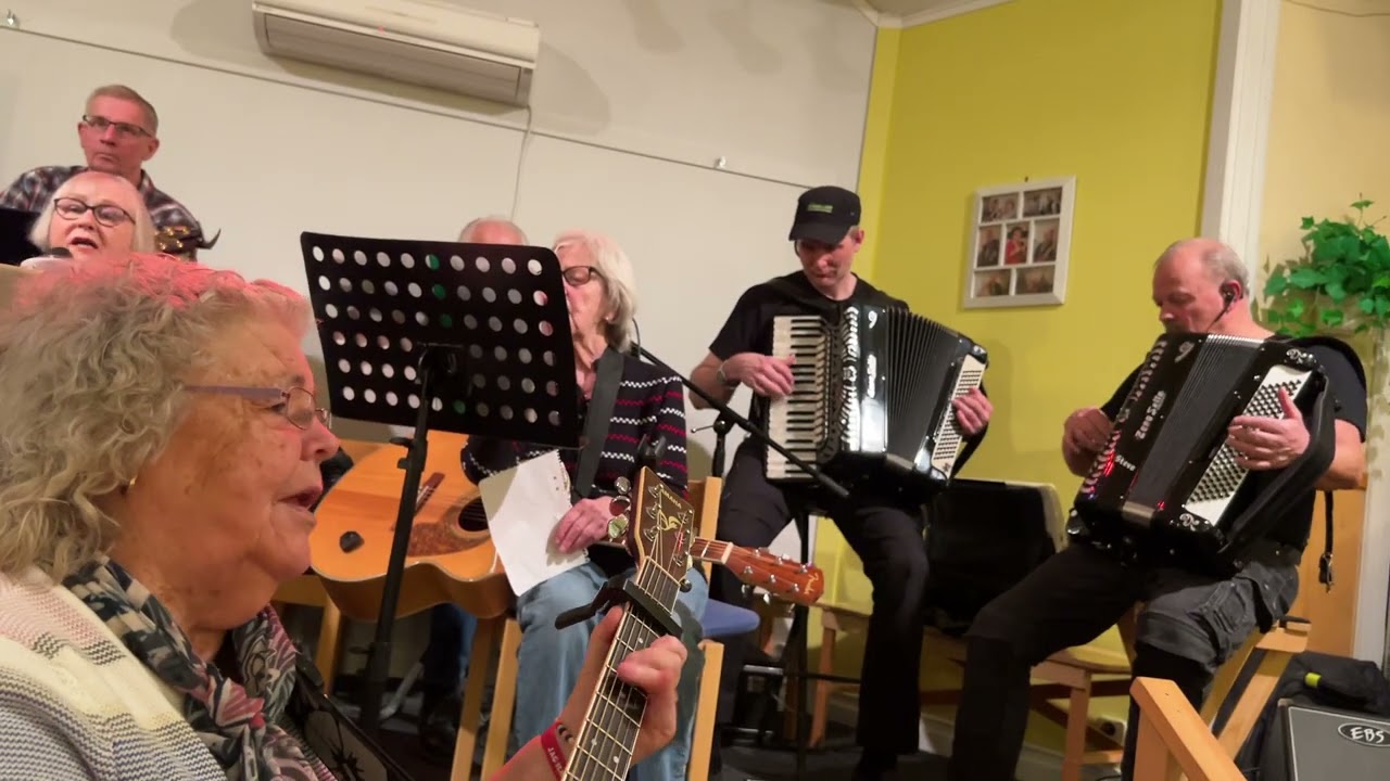 Sju Ensamma Kvällar - Allsång