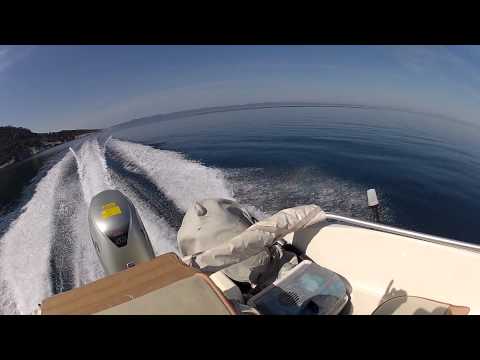Video: Ntau npaum li cas 50 hp Honda outboard hnyav?