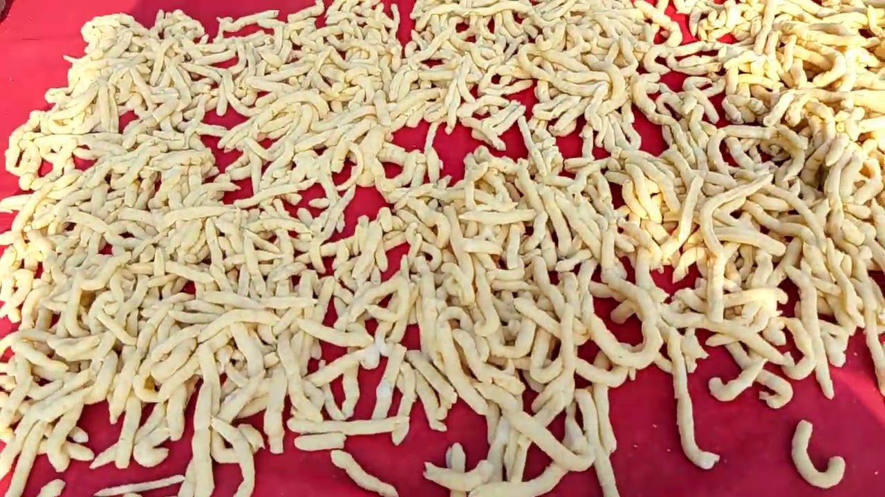 हेलो दोस्तों देखिए आज मैं अपने मटर का पराठा बनाई 😭🙏🏻🙏🏻😭