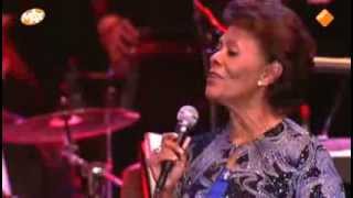 Dionne Warwick - I'll Never Fall In Love Again (MAX Proms 2007)