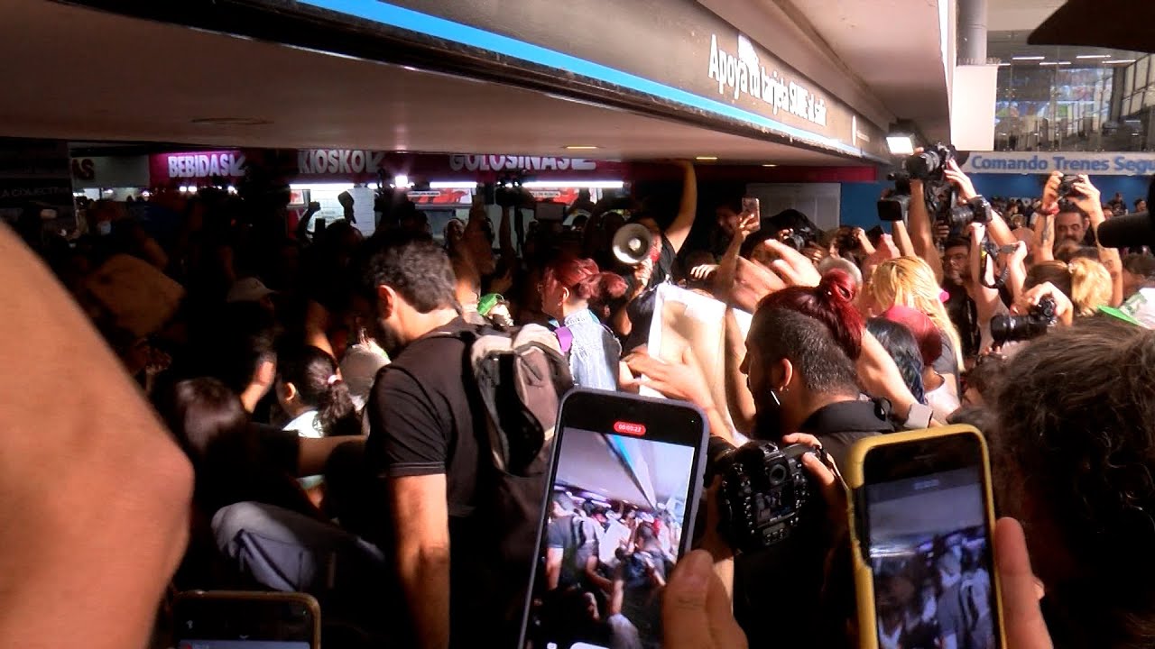 Protesta en las estaciones ferroviarias de Once, Retiro y Constitución contra el aumento del pasaje