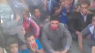 شباب الناظورة و ردهم على القوى الامنية استعملوا شريط لاصق على افواههم في احتجاج صامت