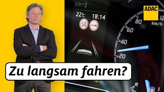 Ab wann fahre ich zu langsam & gefährde den Straßenverkehr? | ADAC | Recht? Logisch!